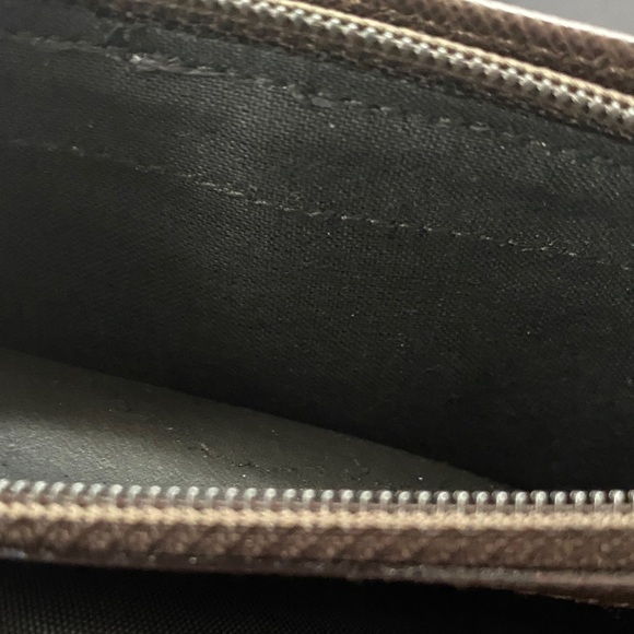 Salvatore Ferragamo Deep brown leather wallet with gold accent - Picture 12 of 16